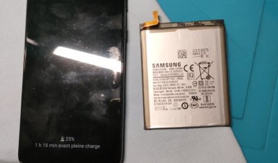 Changement de batterie d'un Samsung S21+à Pineuilh