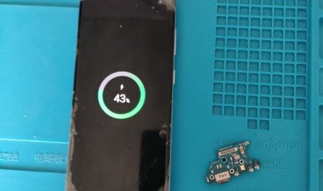 Changement du connecteur de charge d'un Samsung S20 5G à Castillon-La-Bataille