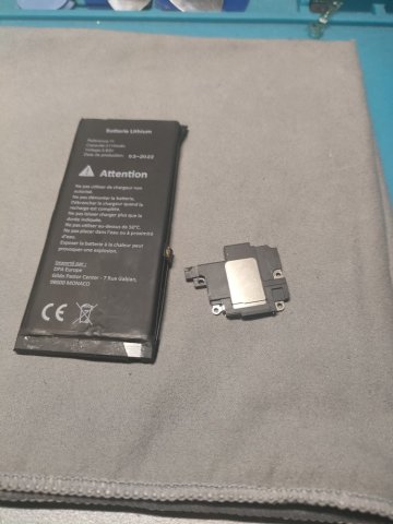 Changement de batterie et haut-parleur d'un Iphone 11 à Montcaret
