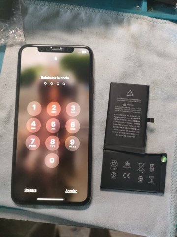 Remplacement d'une batterie d'un iPhone XS Max à Montcaret