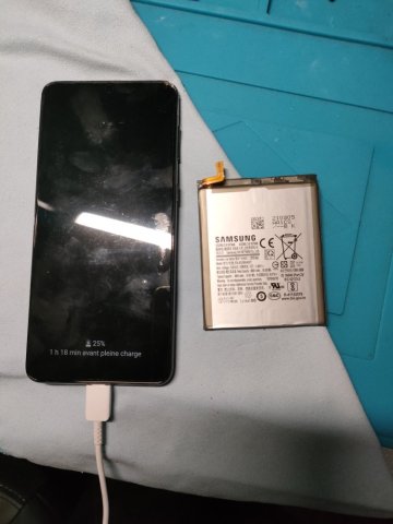 Changement de batterie d'un Samsung S21+à Pineuilh