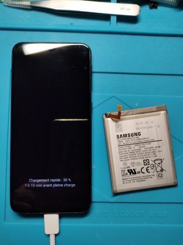 Changement de batterie Samsung A20e à Montpon-Ménestérol