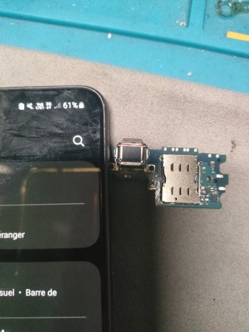 Changement de connecteur de charge d'un Samsung S21 FE à Pineuilh