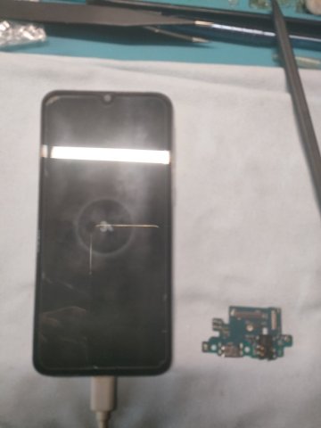 Changement du connecteur de charge d'un Samsung A40 à Pineuilh