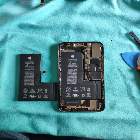 Changement de batterie Iphone XS à St Méard de Gurçon