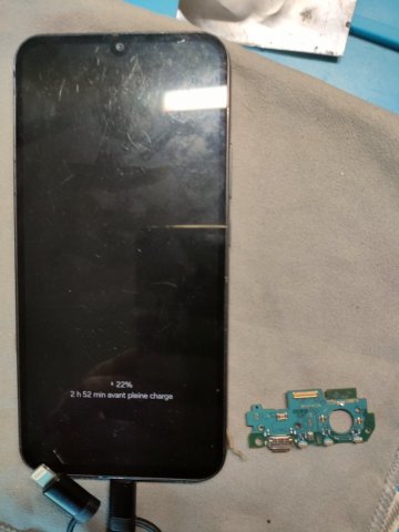 Remplacement du connecteur de charge d'un Samsung A34 à Montazeau