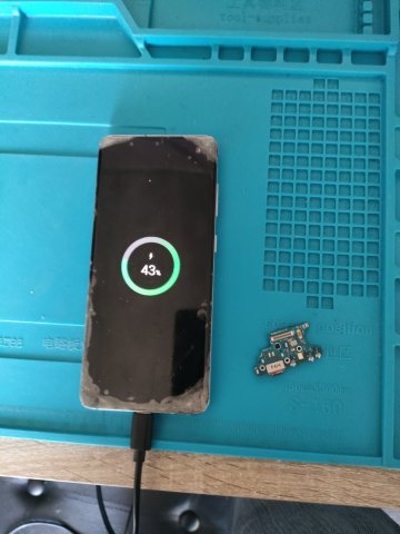 Changement du connecteur de charge d'un Samsung S20 5G à Castillon-La-Bataille
