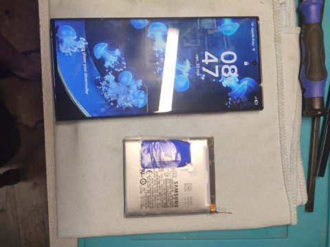 Changement de batterie d'un Samsung S23 Ultra à Gardonne