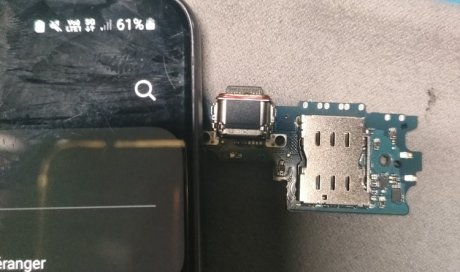 Changement de connecteur de charge d'un Samsung S21 FE à Pineuilh