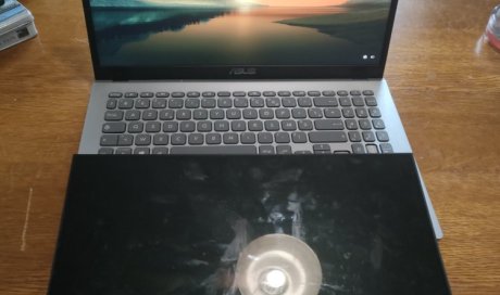 Changement d'écran d'un PC portable Asus R524JA à Fougueyrolles