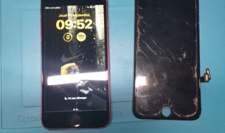 Changement d'écran d'un iPhone SE 2020 à Pessac/Dordogne